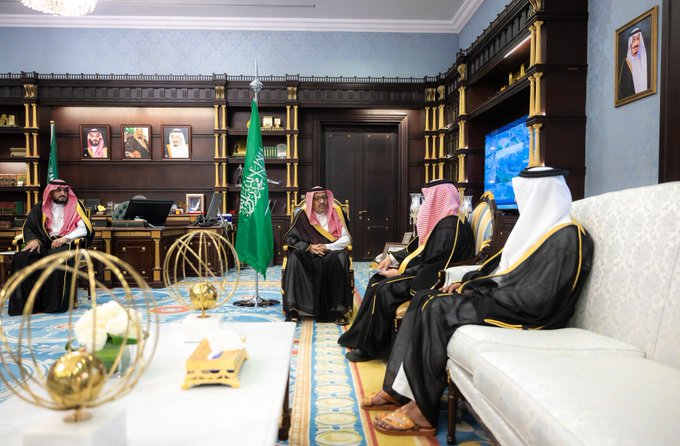 أمير الباحة يطلع على تقرير أعمال صيف الباحة 2025